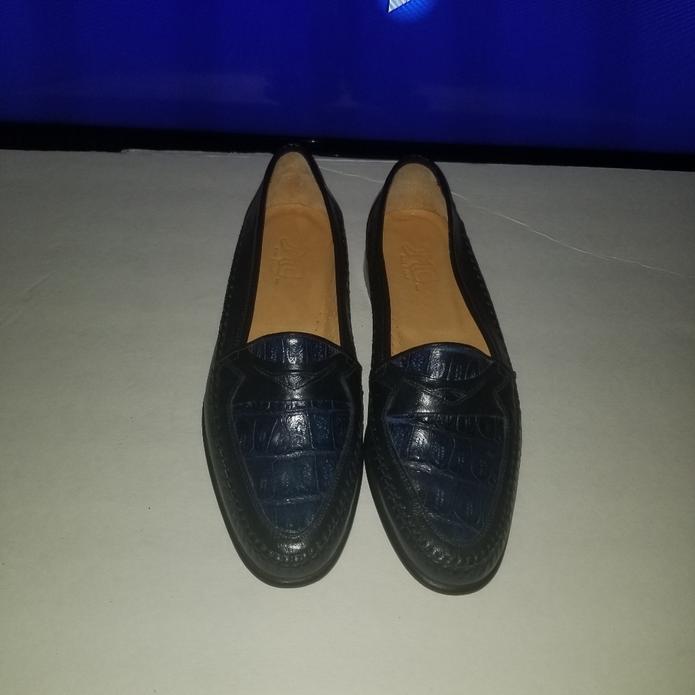 Blue crocodile and leather shoes